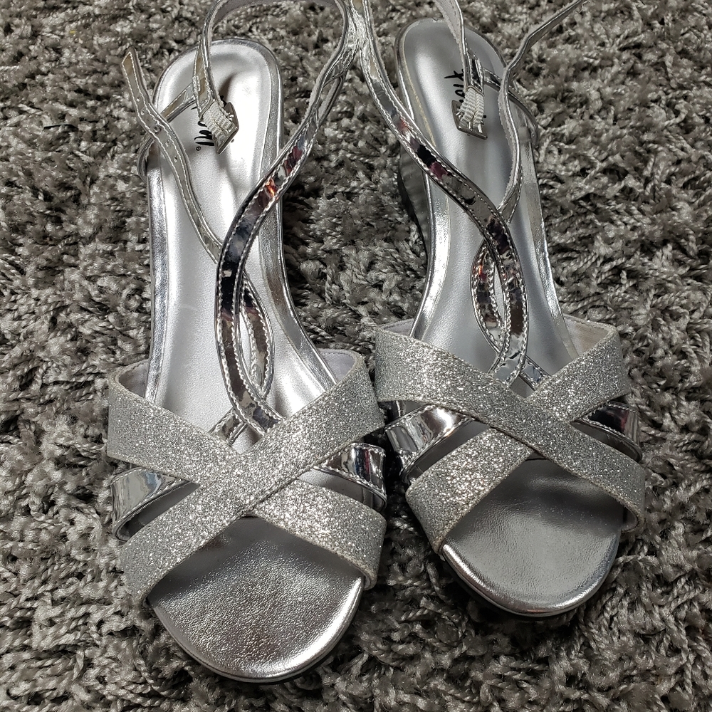 Fioni Silver Wedges